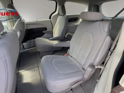 Used 2019 Chrysler Pacifica Touring Plus FWD image 15