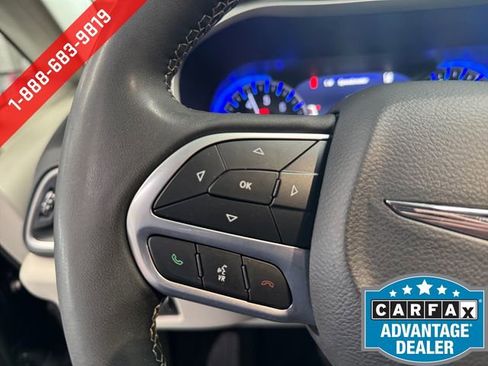 Used 2023 Chrysler Pacifica Touring-L FWD image 19
