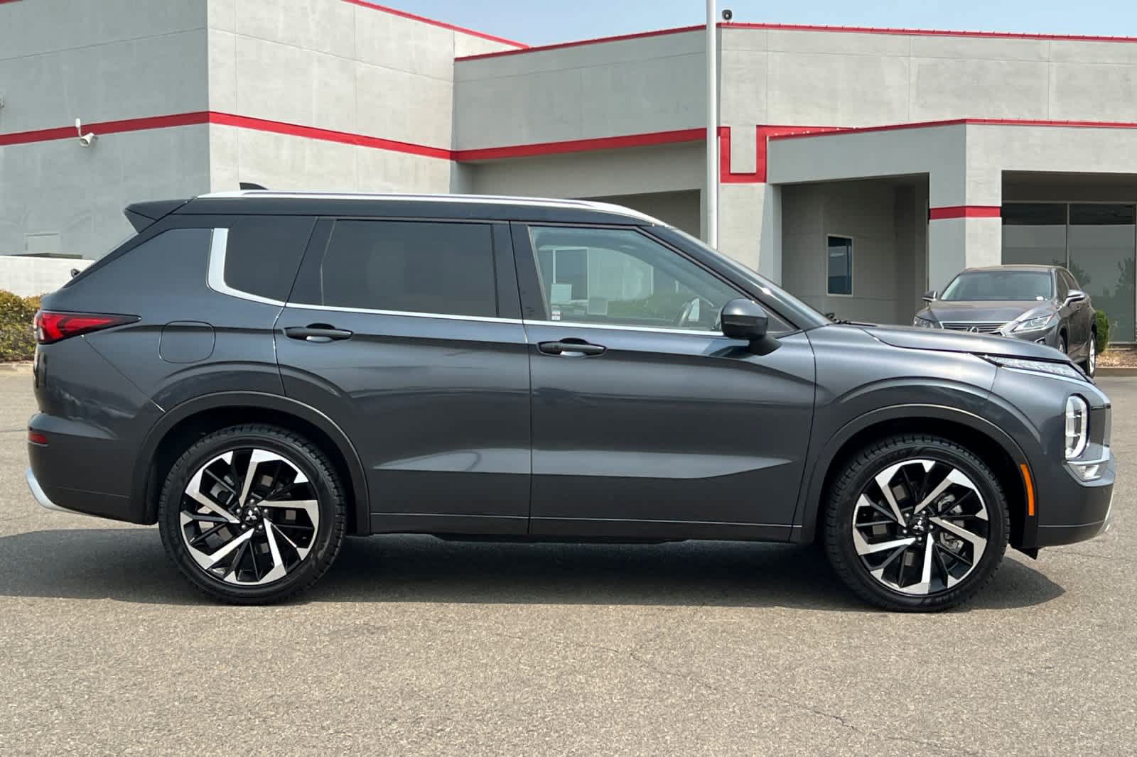 Used 2024 Mitsubishi Outlander SEL FWD image 6