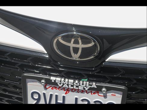 Used 2025 Toyota Corolla SE w/ SE Package FWD image 4
