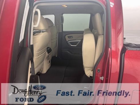 Used 2017 Nissan Titan SV image 30