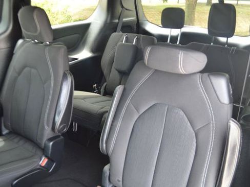 Used 2018 Chrysler Pacifica Touring Plus w/ S Appearance Package FWD image 23