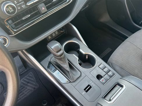 Certified 2023 Toyota Highlander L image 30