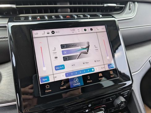 Used 2022 Jeep Grand Cherokee Limited image 24