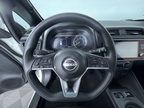 Certified 2025 Nissan Leaf S FWD image 16