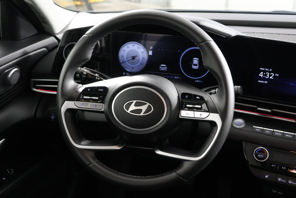 Used 2025 Hyundai Elantra SEL FWD image 10