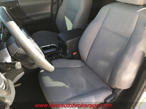 Used 2019 Toyota Tacoma SR image 12