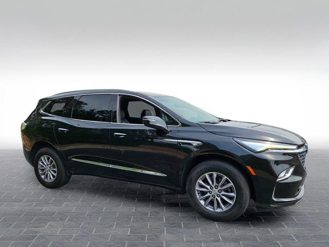 Used 2023 Buick Enclave Essence FWD image 3