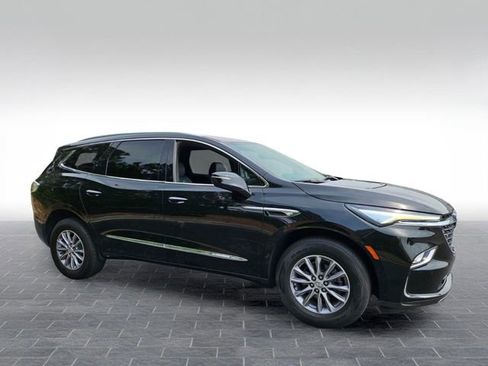 Used 2023 Buick Enclave Essence FWD image 3