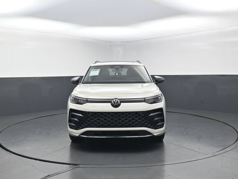 Used 2025 Volkswagen Tiguan SE R-Line FWD image 34