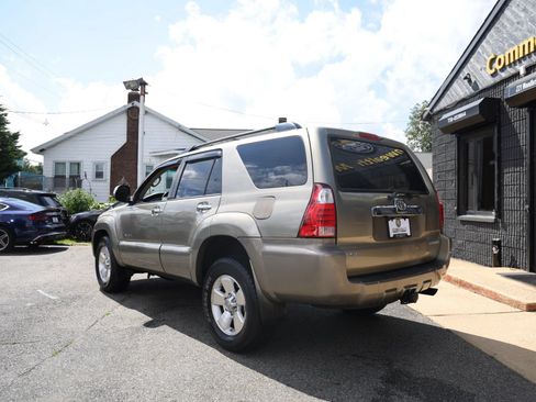 Used 2007 Toyota 4Runner SR5 AWD/4WD image 8