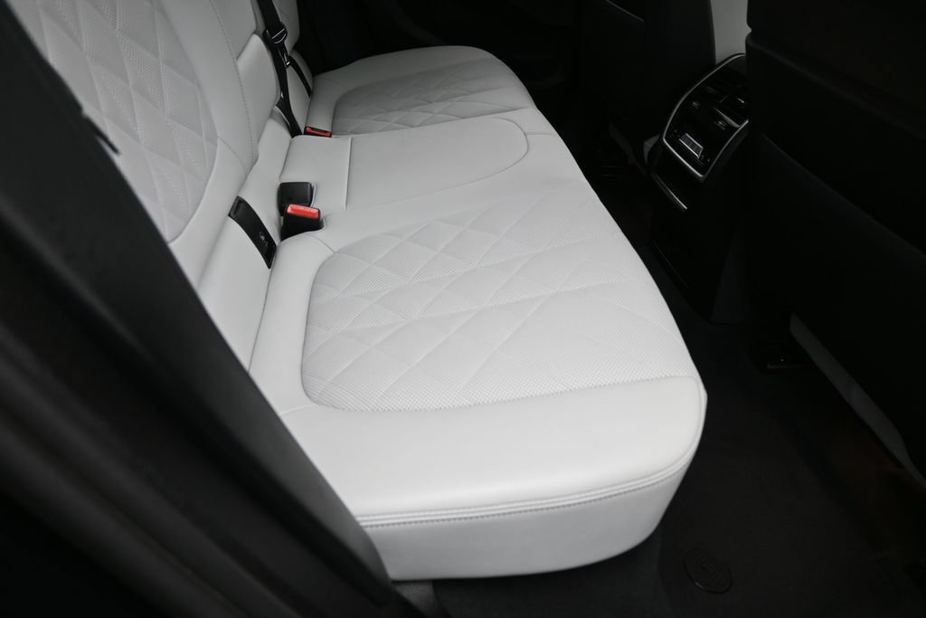 Used 2025 BMW X6 xDrive40i AWD/4WD image 43