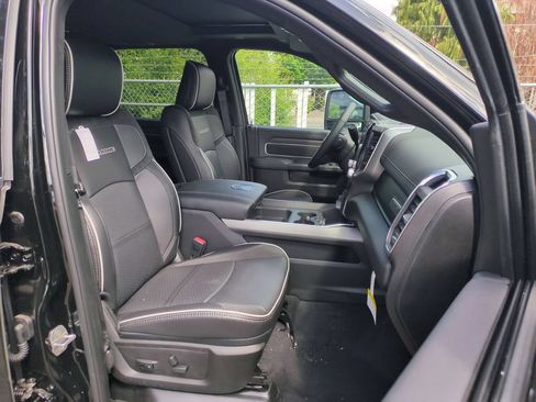 New 2026 RAM 2500 Laramie AWD/4WD image 16