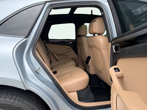 Used 2022 Porsche Macan AWD/4WD image 26