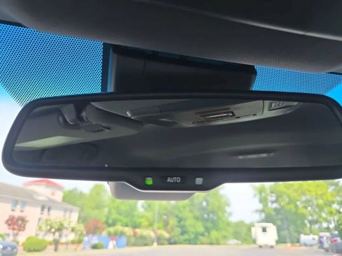 Used 2019 Toyota Avalon XLE FWD image 34