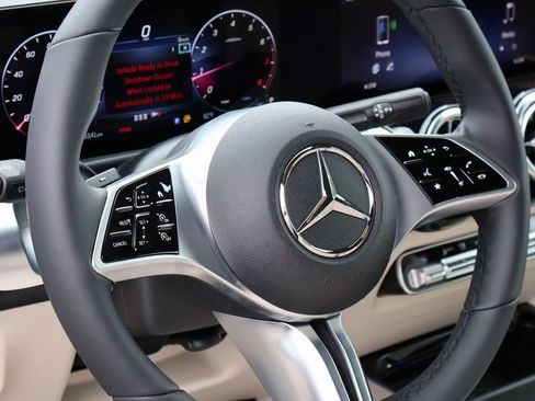 New 2025 Mercedes-Benz GLB 250 4MATIC image 20