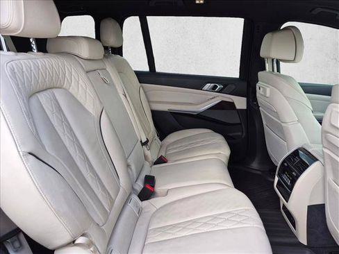 Used 2021 BMW X7 xDrive40i w/ M Sport Package AWD/4WD image 18