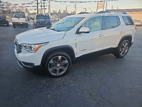 Used 2017 GMC Acadia SLT image 1