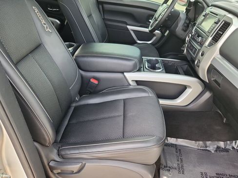 Used 2019 Nissan Titan PRO-4X AWD/4WD image 16