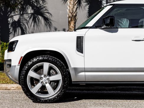 Used 2023 Land Rover Defender 130 SE image 19