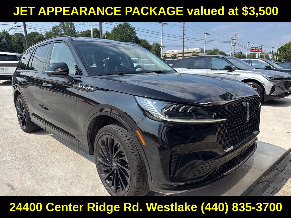 Used 2025 Lincoln Aviator Reserve w/ Jet Appearance Package AWD/4WD image 3