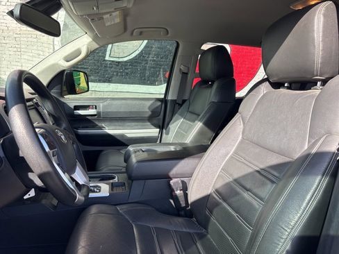 Used 2019 Toyota Tundra SR5 w/ SR5 Upgrade Package image 11