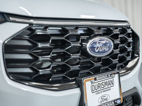 Certified 2025 Ford Escape ST-Line AWD/4WD image 13
