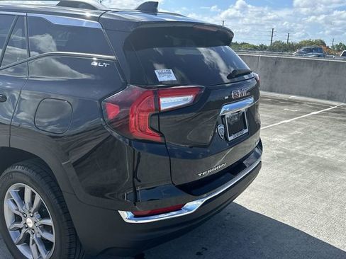 Used 2024 GMC Terrain SLT AWD/4WD image 12
