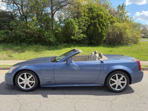 Used 2005 Cadillac XLR RWD image 23