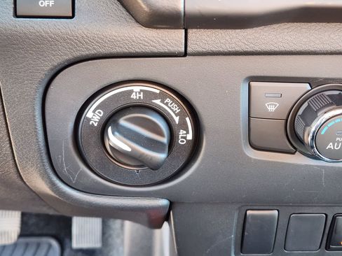 Used 2025 Nissan Frontier PRO-4X image 23