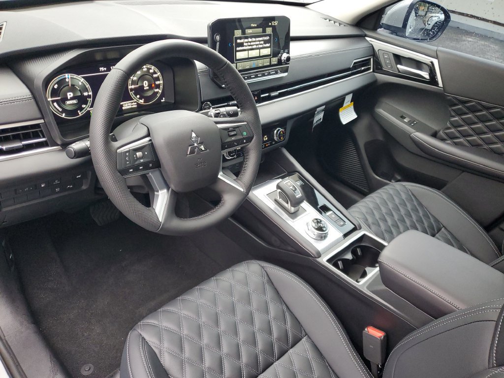 Used 2025 Mitsubishi Outlander SEL AWD/4WD image 14