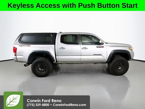 Used 2017 Toyota Tacoma TRD Off-Road image 8