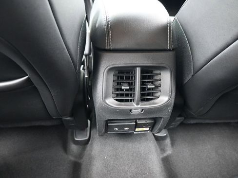 Used 2019 Jeep Cherokee Limited image 34