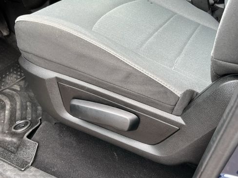 Used 2021 RAM 1500 Classic SLT image 15