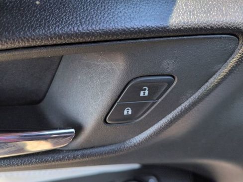 Used 2025 Chevrolet Trax LT w/ LT Convenience Package image 29