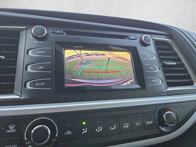 Used 2018 Toyota Highlander LE FWD image 13