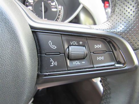 Used 2023 Alfa Romeo Giulia Sprint image 39