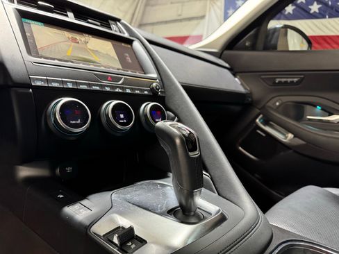 Used 2020 Jaguar E-PACE SE image 22