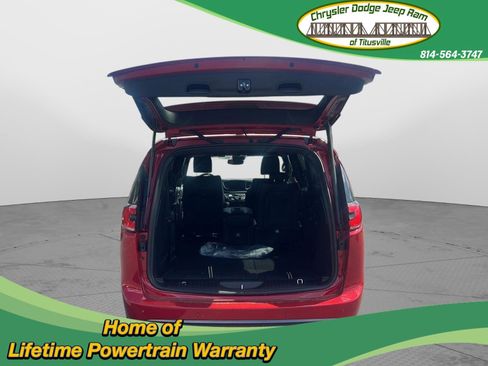 New 2026 Chrysler Pacifica Select image 8