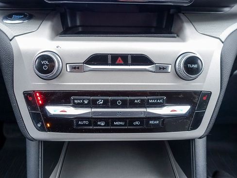 Used 2023 Ford Explorer XLT w/ Equipment Group 202A image 5