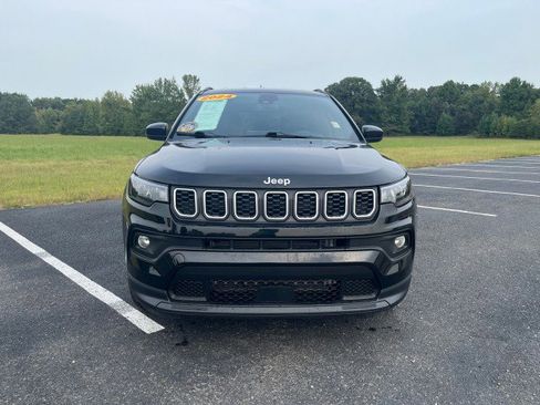 Used 2024 Jeep Compass Latitude image 2