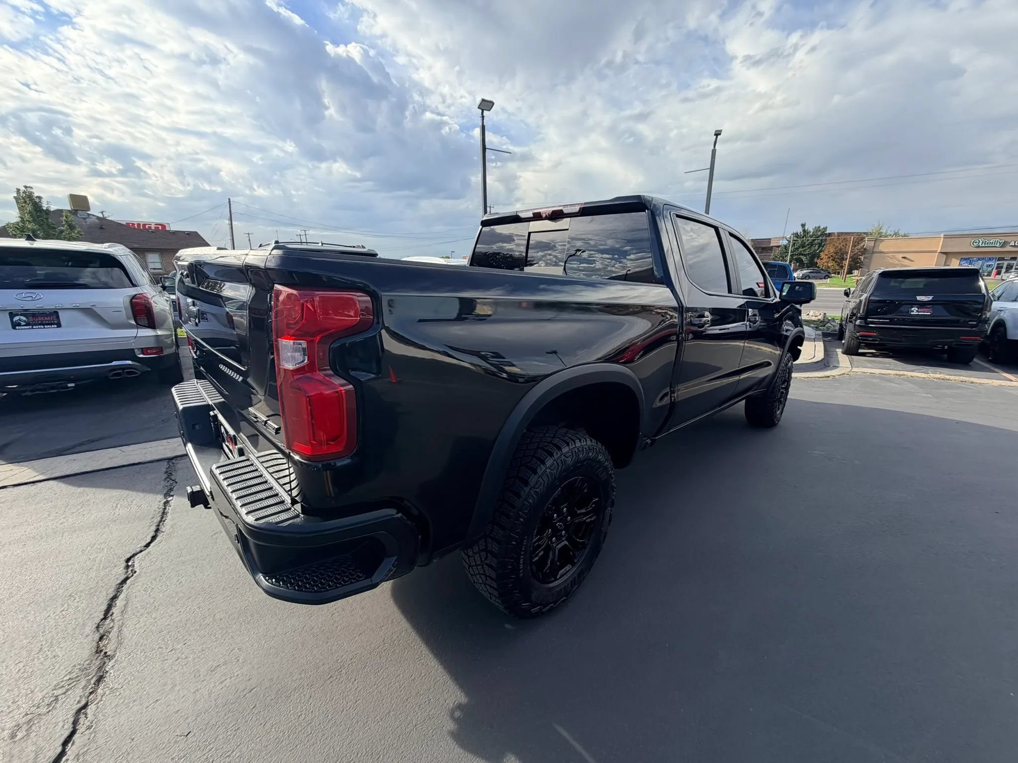 Used 2024 Chevrolet Silverado 1500 ZR2 w/ Technology Package AWD/4WD image 3