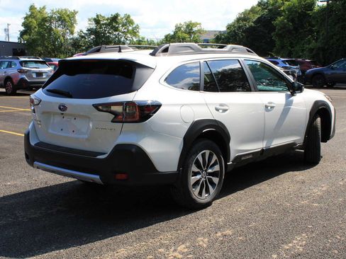 New 2025 Subaru Outback Limited image 11