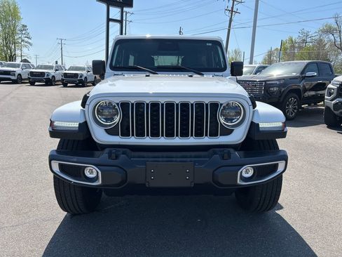 Used 2025 Jeep Wrangler Unlimited Sahara AWD/4WD image 8