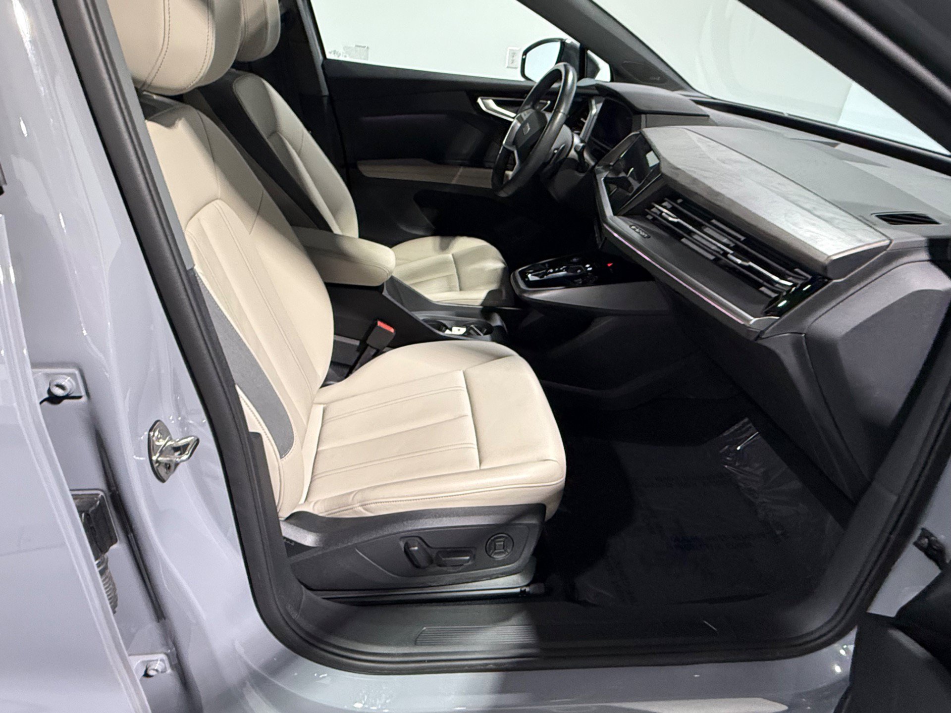 Used 2023 Audi Q4 e-tron Premium Plus w/ Premium Plus AWD/4WD image 41