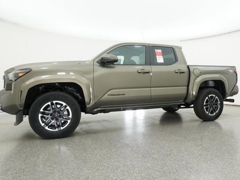 Used 2025 Toyota Tacoma TRD Sport image 21