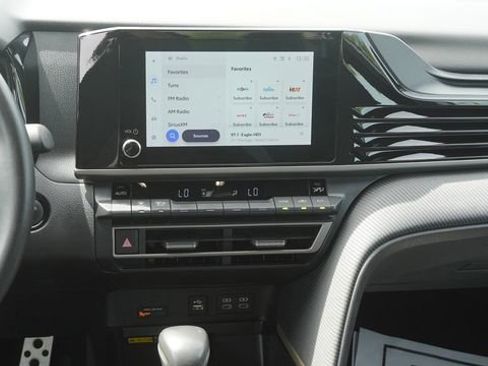 Used 2025 Toyota Camry SE image 15