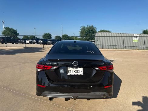 Certified 2022 Nissan Sentra SR FWD image 4