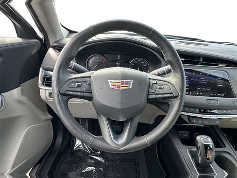 Used 2019 Cadillac XT4 Luxury w/ Cold Weather Package image 12