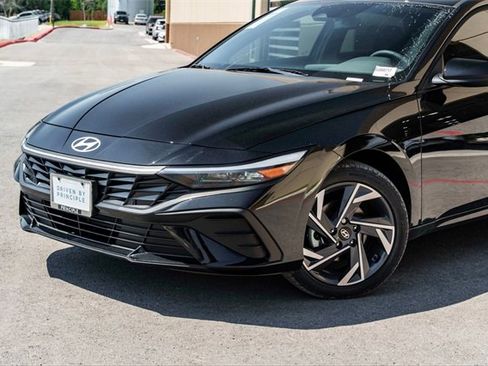 New 2025 Hyundai Elantra Sport image 3